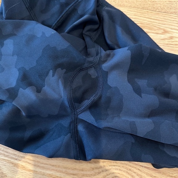 Lululemon Swift Speed High-Rise Crop 21" in Heritage 365 Camo Deep Coal (Size 2) - Picture 12 of 12